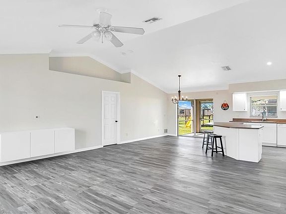 3rd image of 924 NW 12th Pl