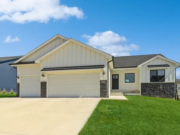 2645 Avalon Dr, Waukee, IA 50263