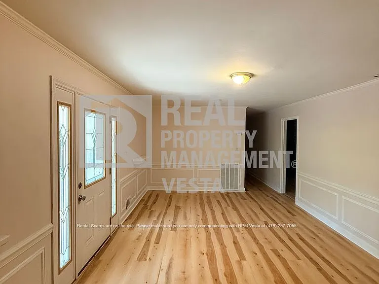 5116 Pineridge Dr — Photo 2