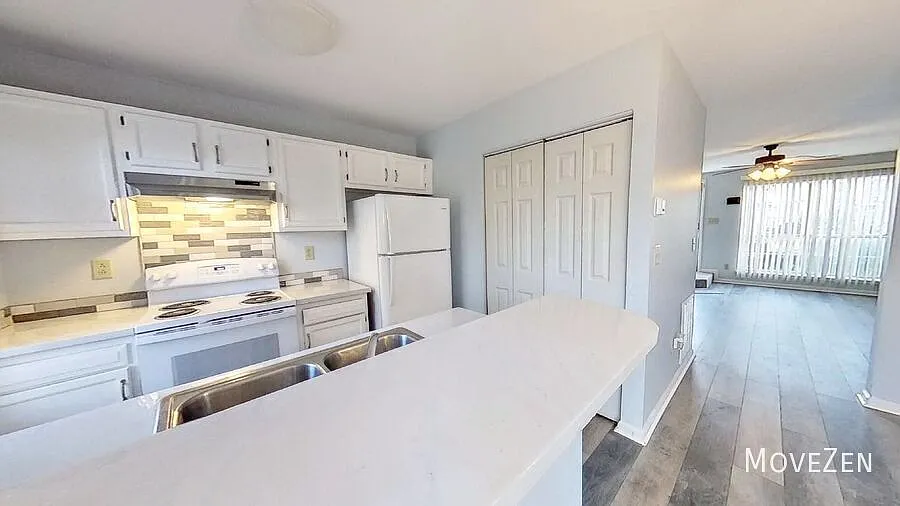 6209 Windsor Gate Ln Charlotte NC 28215 Adorable Townhome In Great Location — Photo 2