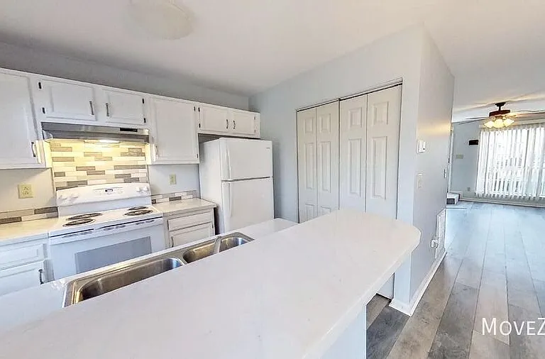 6209 Windsor Gate Ln — Photo 3