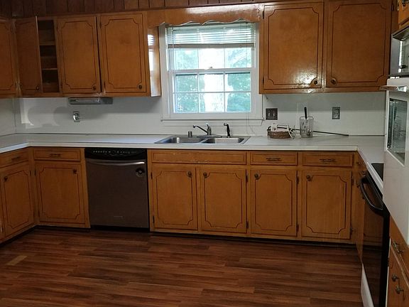 3rd image of 131 Cline St