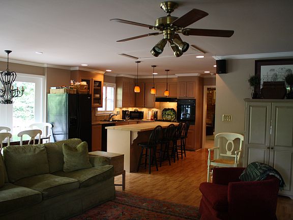4th image of 217 Bridgewood Ave
