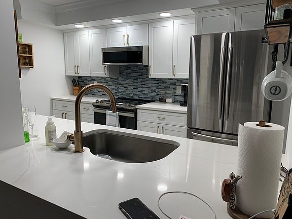 Fully renovated and stocked kitchen