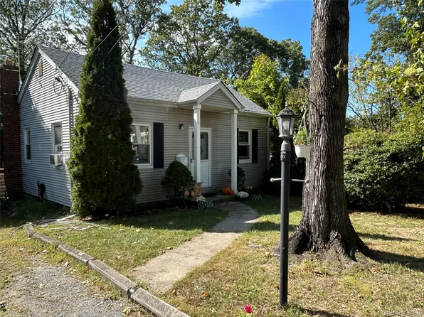 8 Bayard Avenue, Bayville, NY 11709