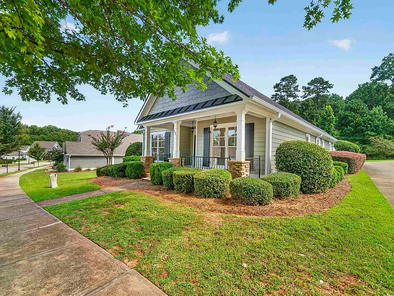 1081 Carriage Ridge Dr — Photo 2