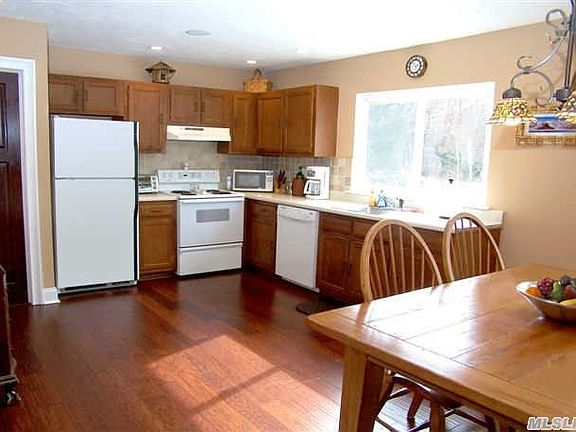 5th image of 58 Chelsea Dr