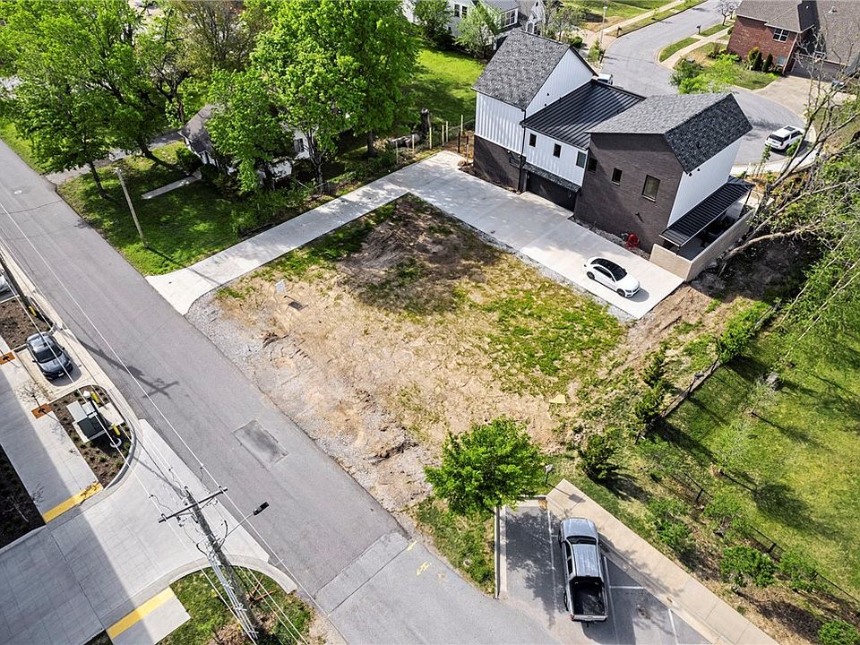 1st image of 807 SE 3rd St