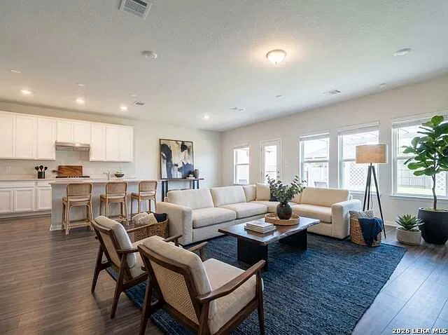 5 bed, 3.0 bath, 2807 sqft, $2,800 — Photo 3