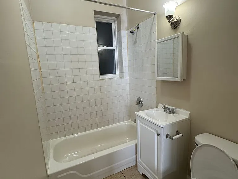 1022 W 64th St #1M — Photo 5