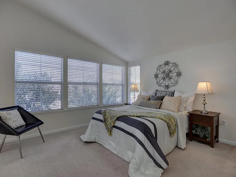 1567 Oak Point Ter — Photo 16