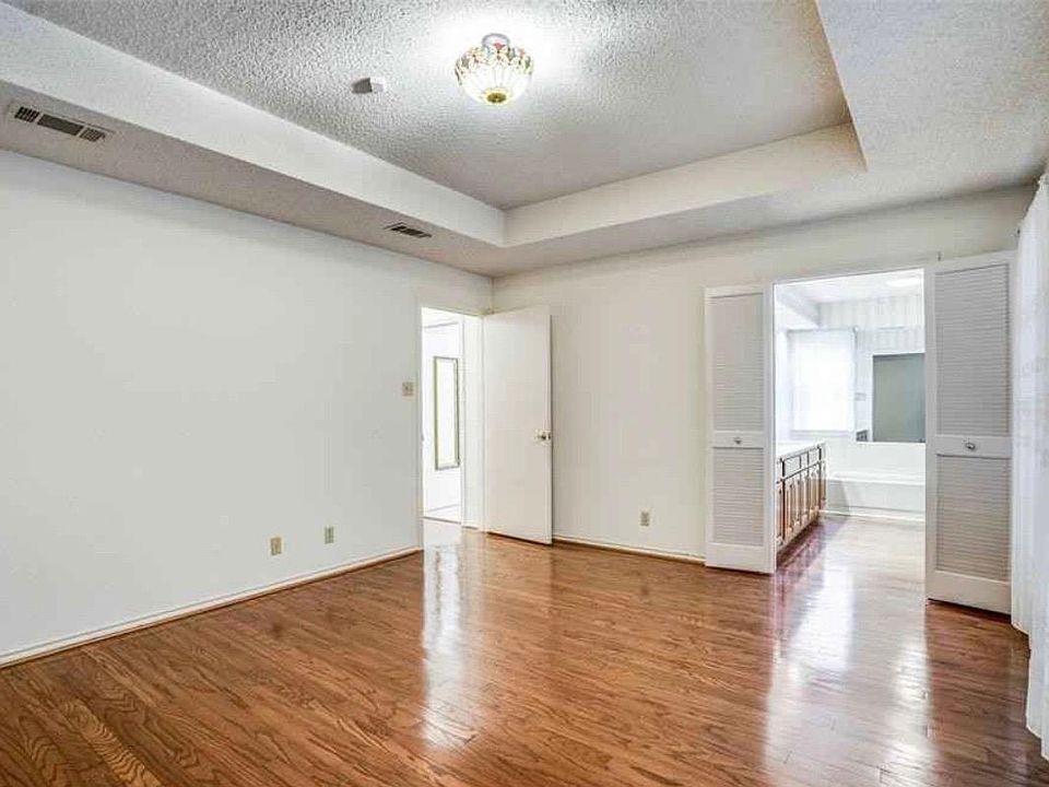 2nd image of 2425 Maverick Dr #1