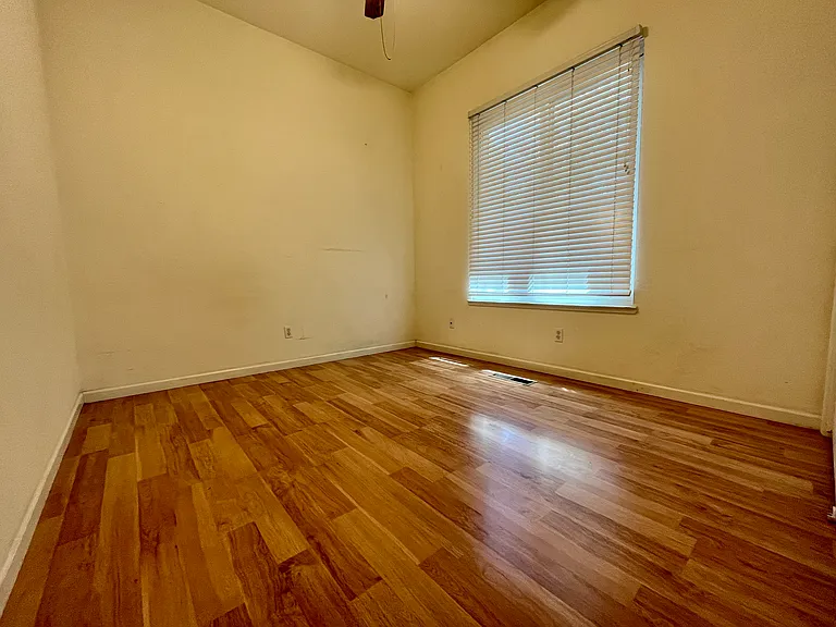 7481 Celeste Dr — Photo 16
