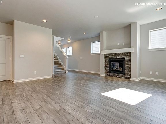 4th image of 1075 SE 8th Ave