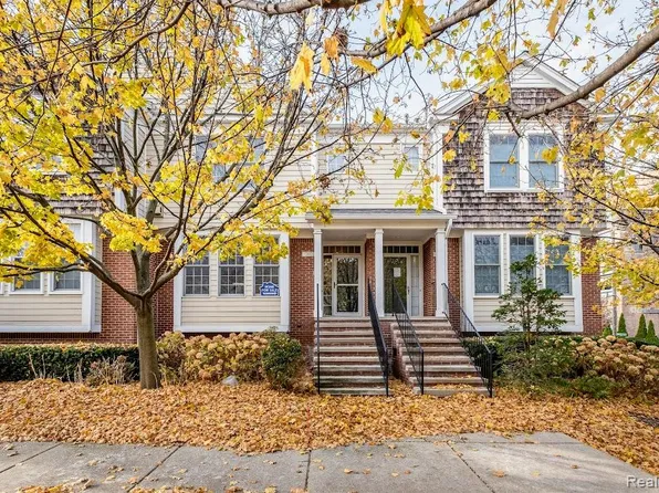 202 Stonebrooke Ct, Royal Oak, MI 48067