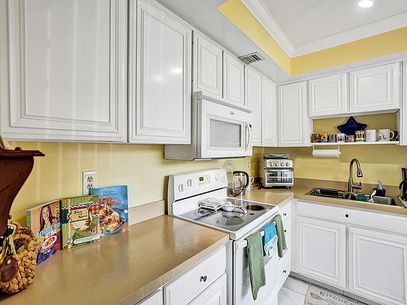 2nd image of 2550 Presidential Way #104