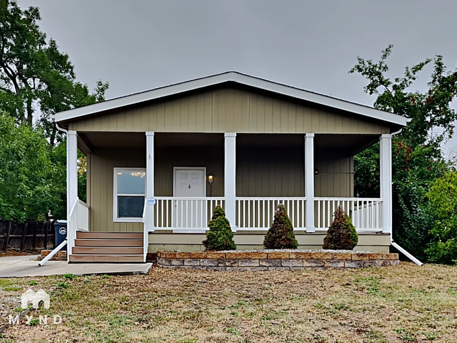 3 bed, 2.0 bath, 1400 sqft, $3,325 — Photo 1