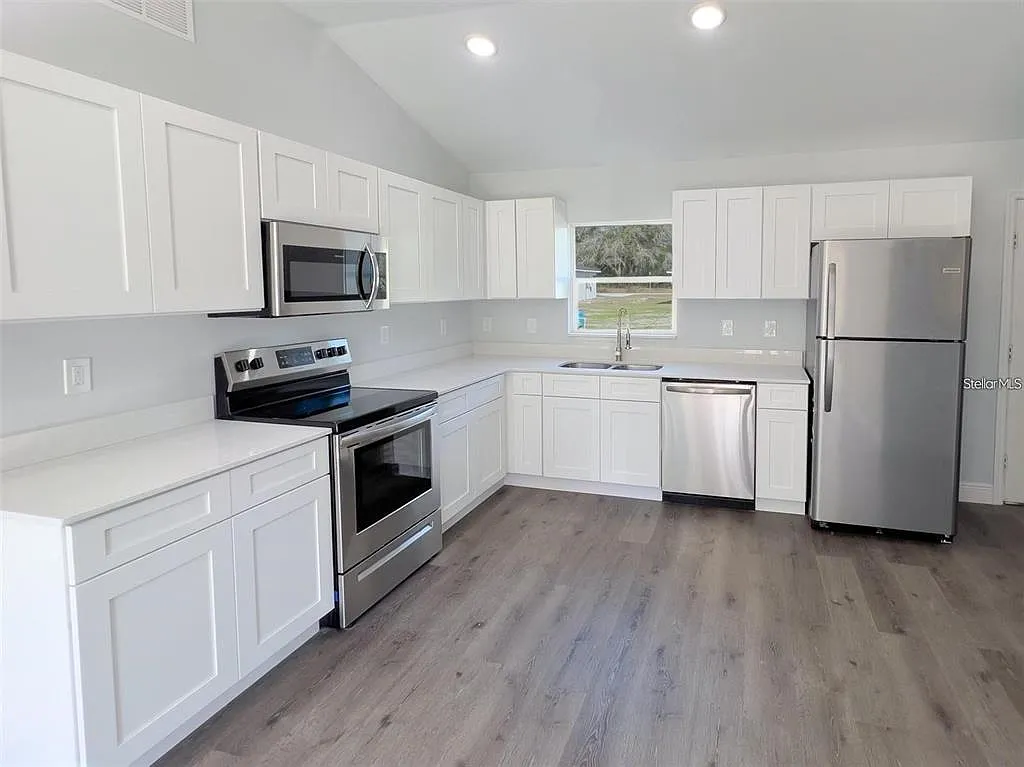 3 bed, 2.0 bath, 1011 sqft, $1,697 — Photo 3