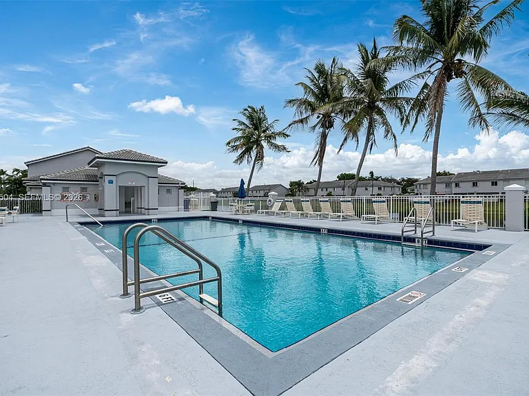 14207 SW 121st Pl — Photo 38