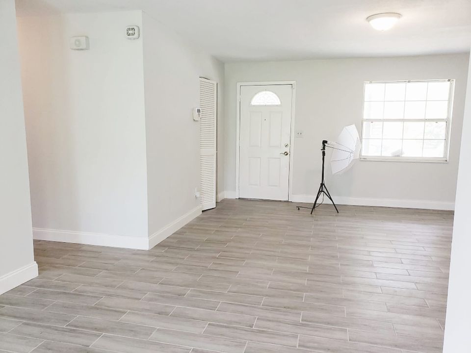 1st image of 2831 Central Dr