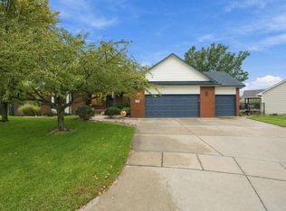 6419 W Shadow Lakes Ct, Wichita, KS 67205