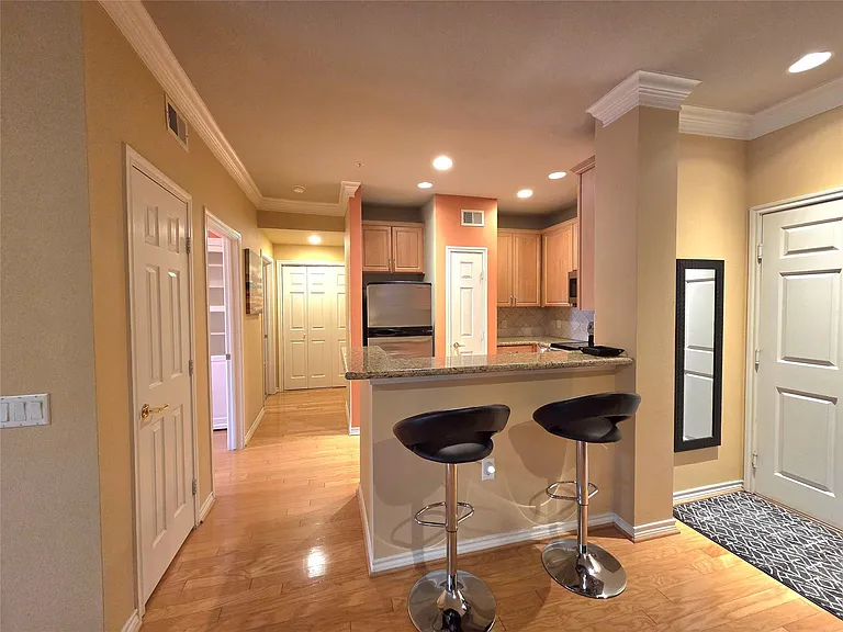 2400 McCue Rd #325 — Photo 6