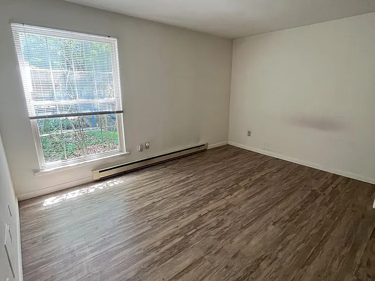 University Park Apartments near Cornell University — Photo 591
