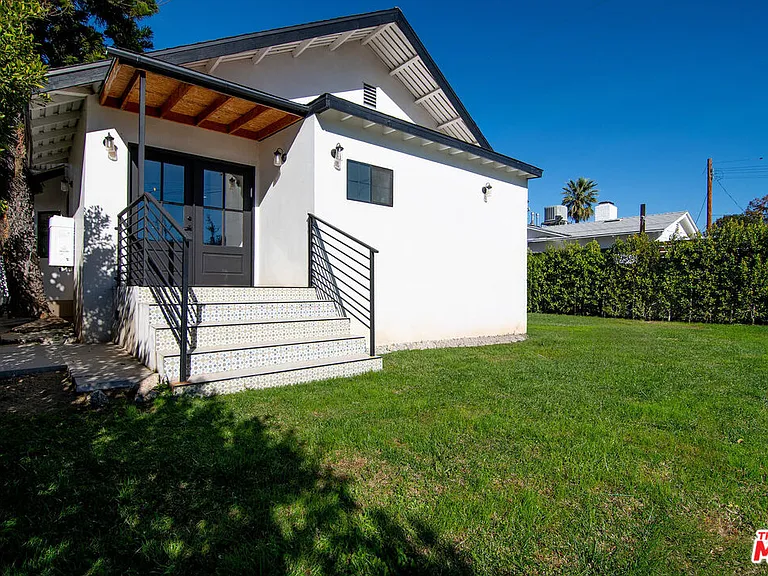 13220 Erwin St — Photo 28