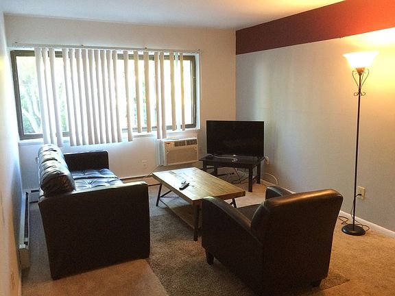 3rd image of 723 S Main St APT 8