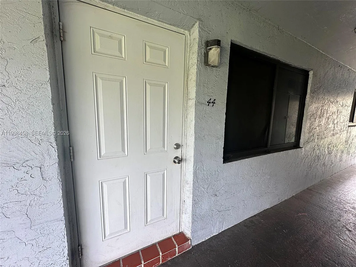 Building Photo - 5940 NW 20th St #44