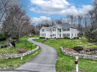 33 Yankee Dr, Brookfield, CT 06804