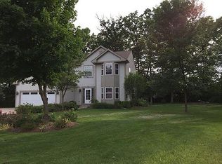 W154N6047 Hickory Hollow Ct, Menomonee Falls, WI 53051