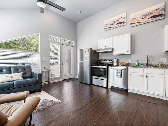 2nd image of 1924 S Ashwood Ave #2