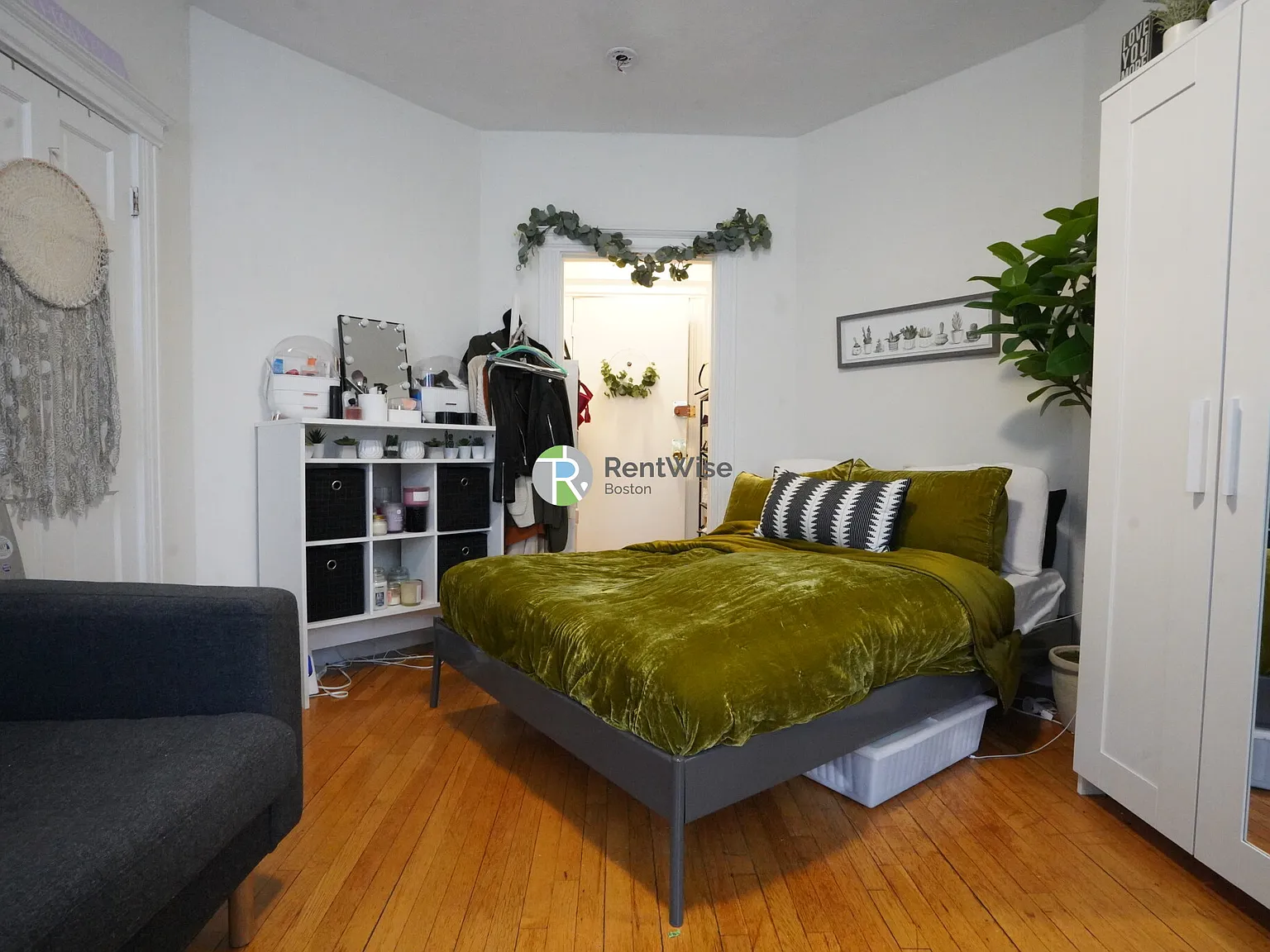 Studio, $2,000 — Photo 1