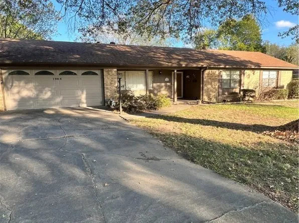 1005 N 5th St, Paris, AR 72855