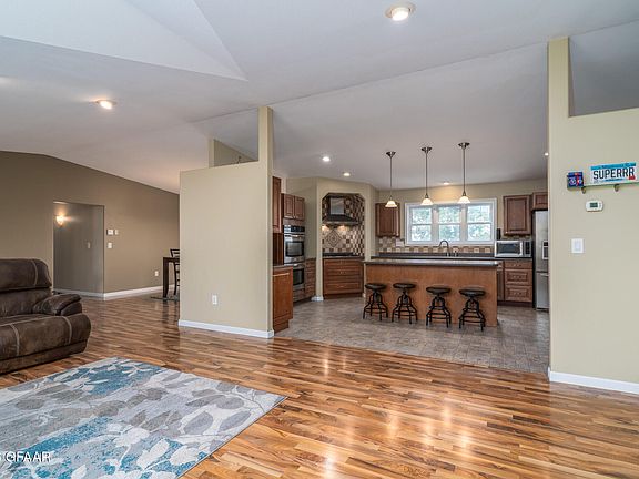 3rd image of 529 Cedar Ln