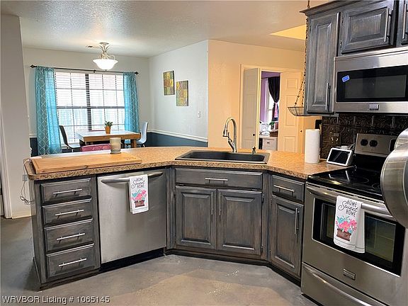 5th image of 1609 Broken Hill Dr