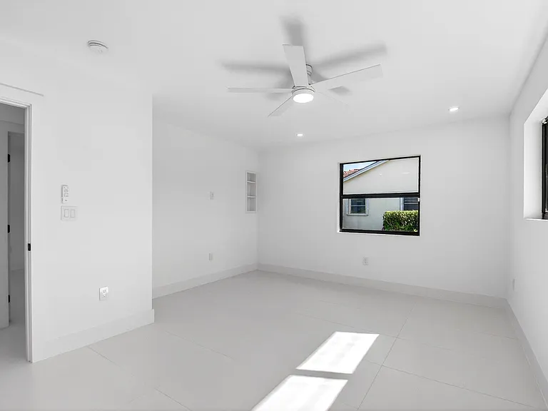 1410 Beta Ct N — Photo 50