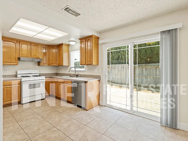 9586 Meadowgreen Cir — Photo 4