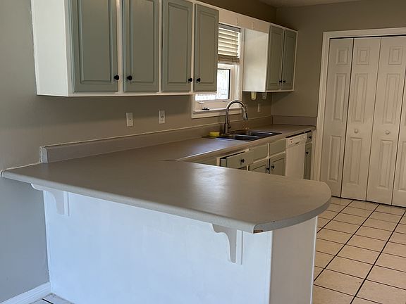 4th image of 160 Nicole Ln