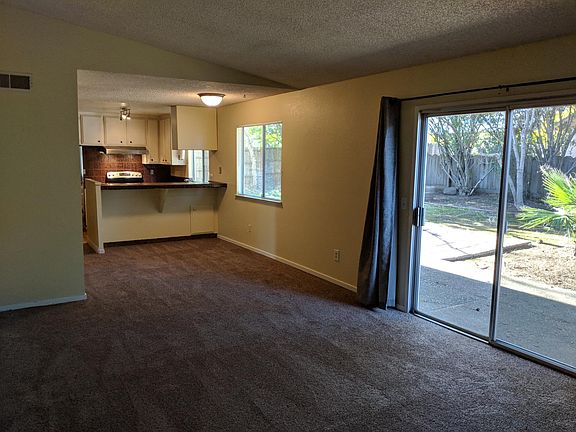 Living room (alternate view)