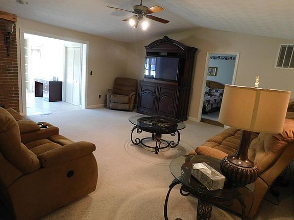 2nd image of 487 Courtney Dr