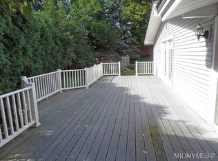 3 Colonial Dr, New Hartford, NY 13413