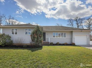 110 Calvert Ave E, Edison, NJ 08820