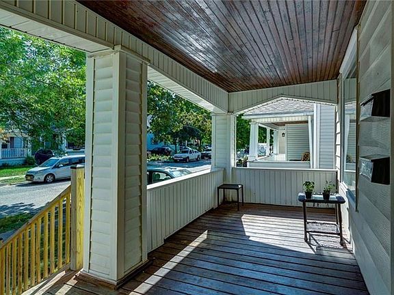 4th image of 64 Parkwood Ave