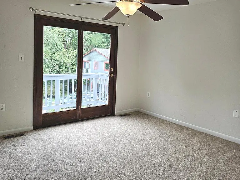 1108 N Rockingham St — Photo 21