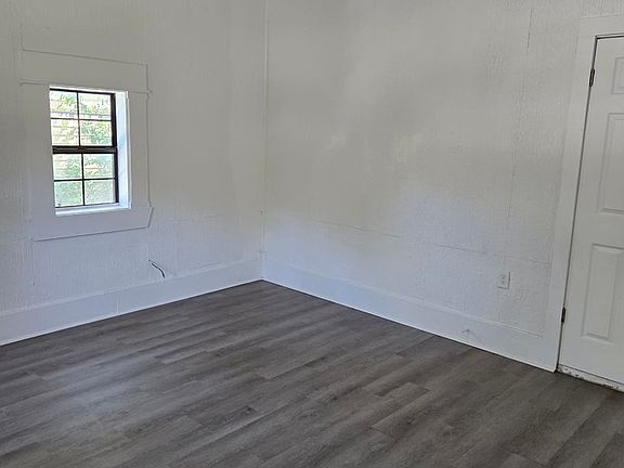 4th image of 1882 N Jefferson Ave