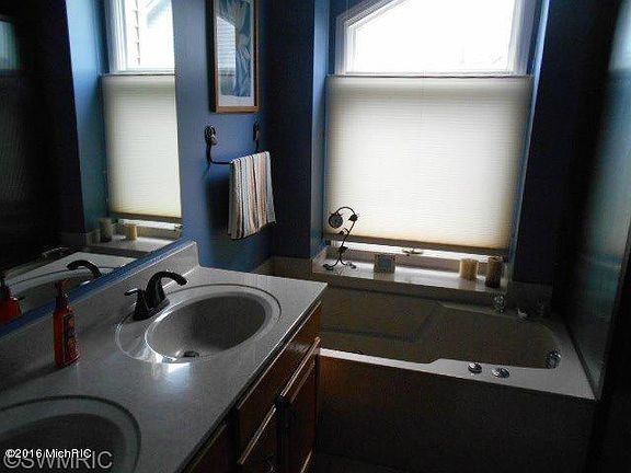 4th image of 1427 Edgeknoll Dr SE