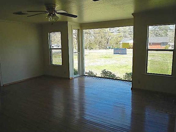 4th image of 845 Lincoln Dr