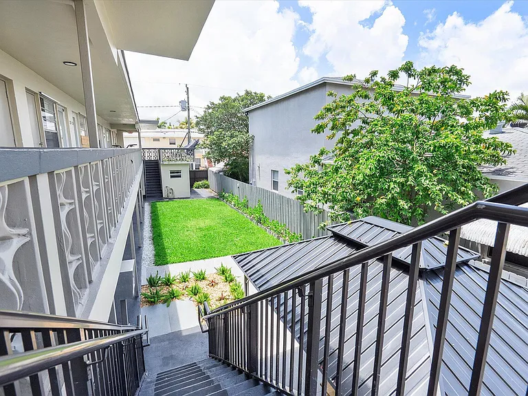 1638 Plunkett St #2 — Photo 28